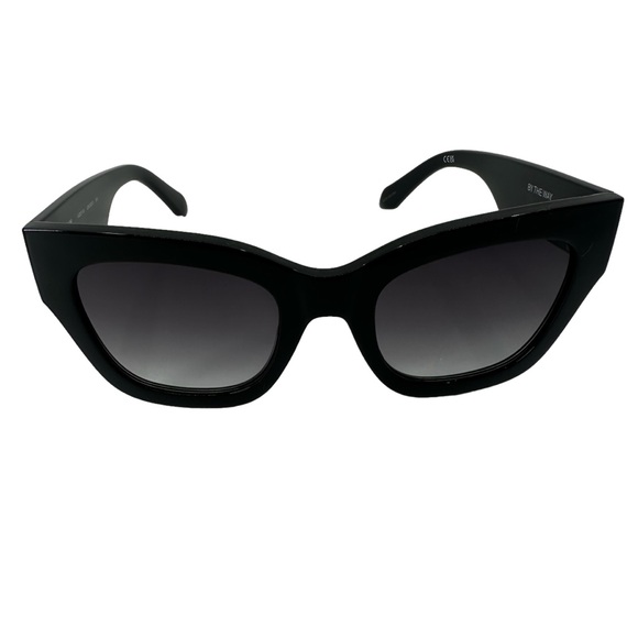 Quay By The Way Square Shaped Oversized Sunglasses Black Frame Smoke Lens main image 2